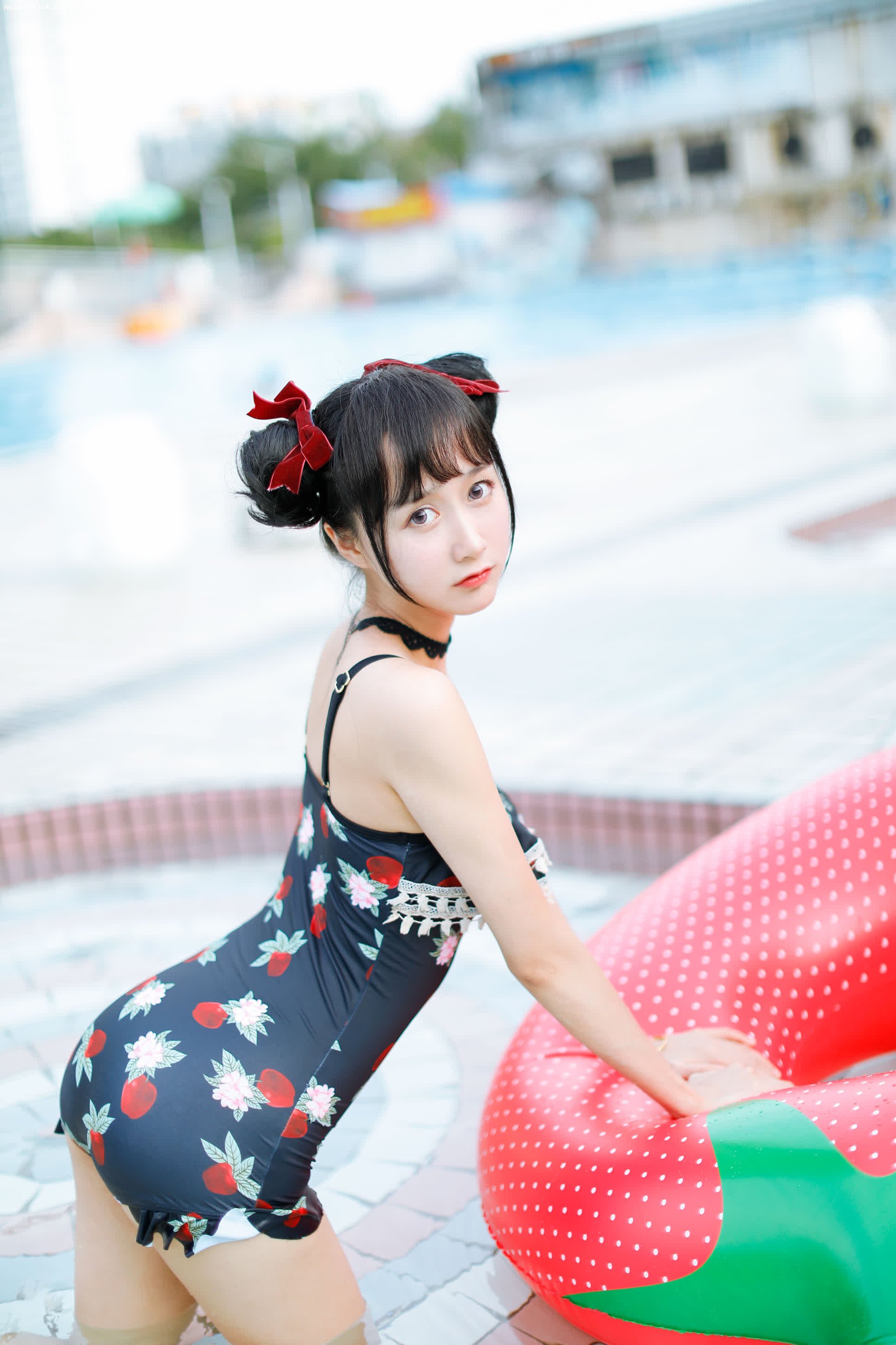 图库-木绵绵 OwO NO.030 草莓泳衣 [40P]